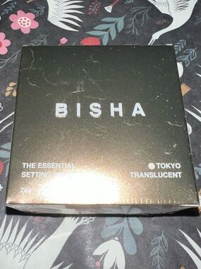 BISHAGold and Black Compact Setting Powder - The Essential Setting Powder